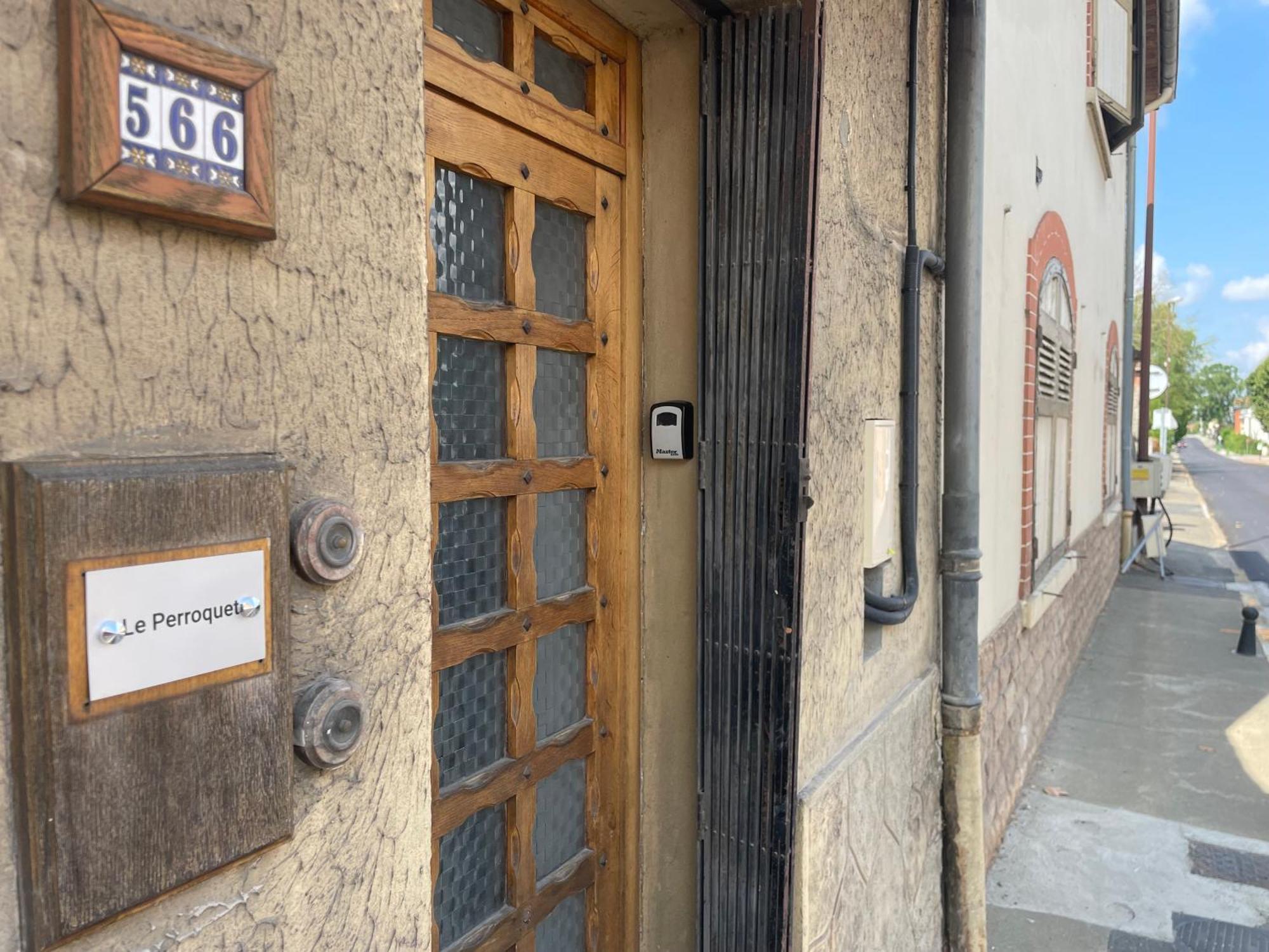Le Perroquet Lejlighed Villars-les-Dombes Eksteriør billede